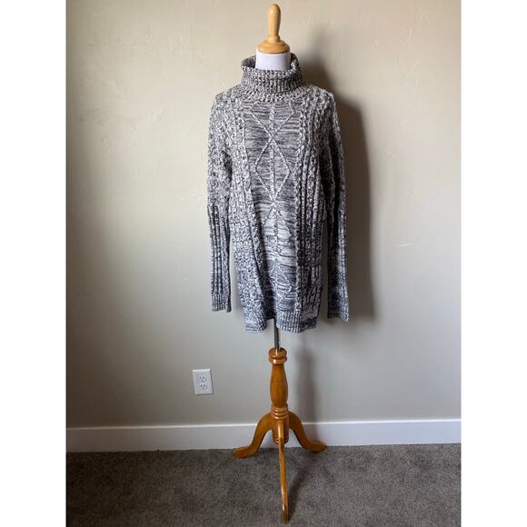 Lumiere Long Gray Chunky Asymmetrical Turtleneck Pullover Sweater- Size Medium - Picture 8 of 9